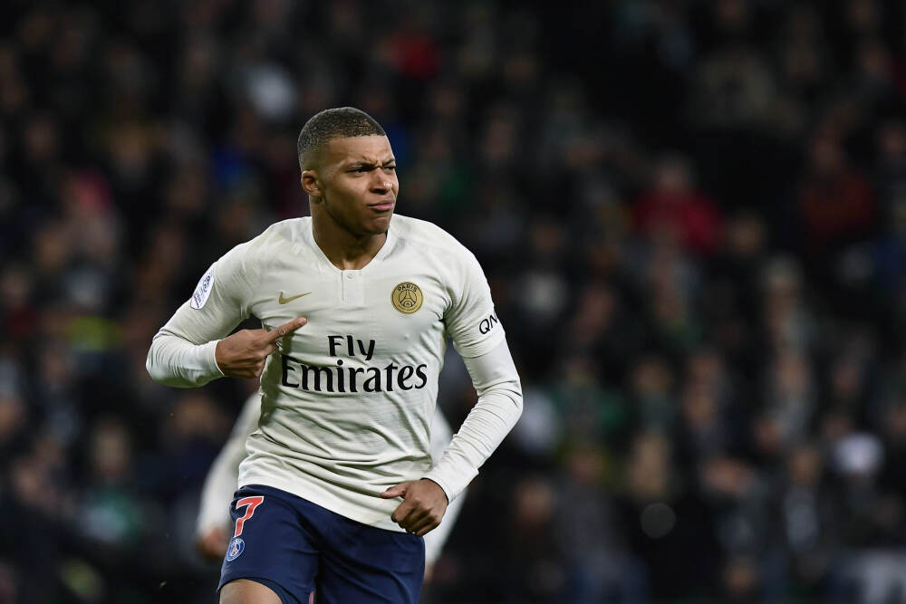 雷军卖现车、销售催下单：小米汽车月销破4万辆，手上订单还够用？